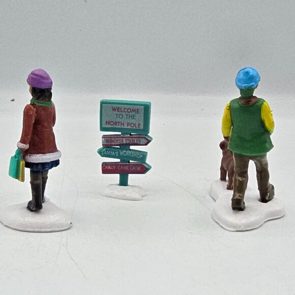 Cobblestone Corners Christmas Village People Figurines North Pole Sign Shopping - Picture 7 of 8